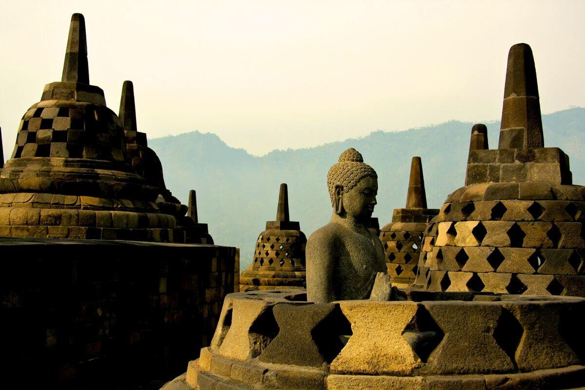 Arca Dalam Stupa