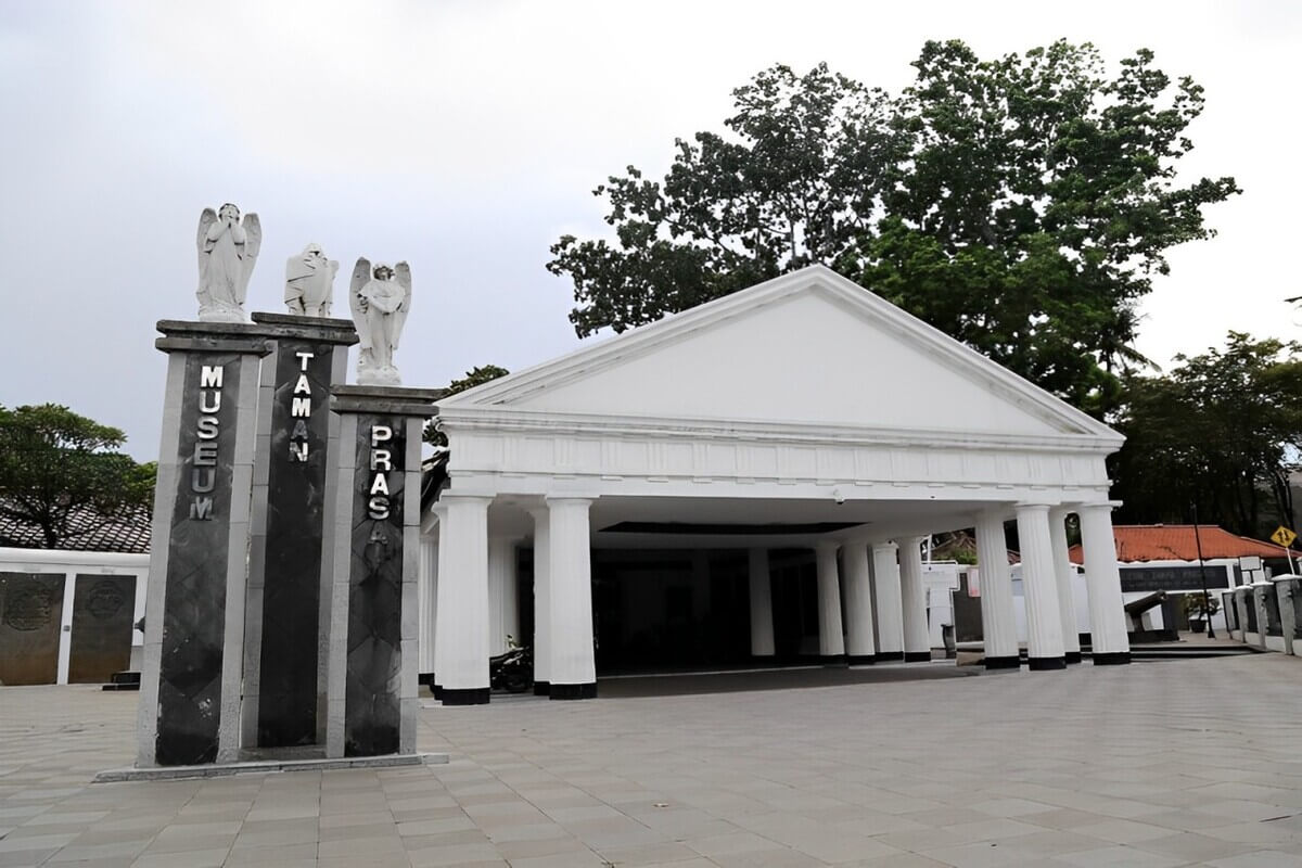 Museum Taman Prasasti – Sejarah, Harga Tiket, dan Jam Operasional