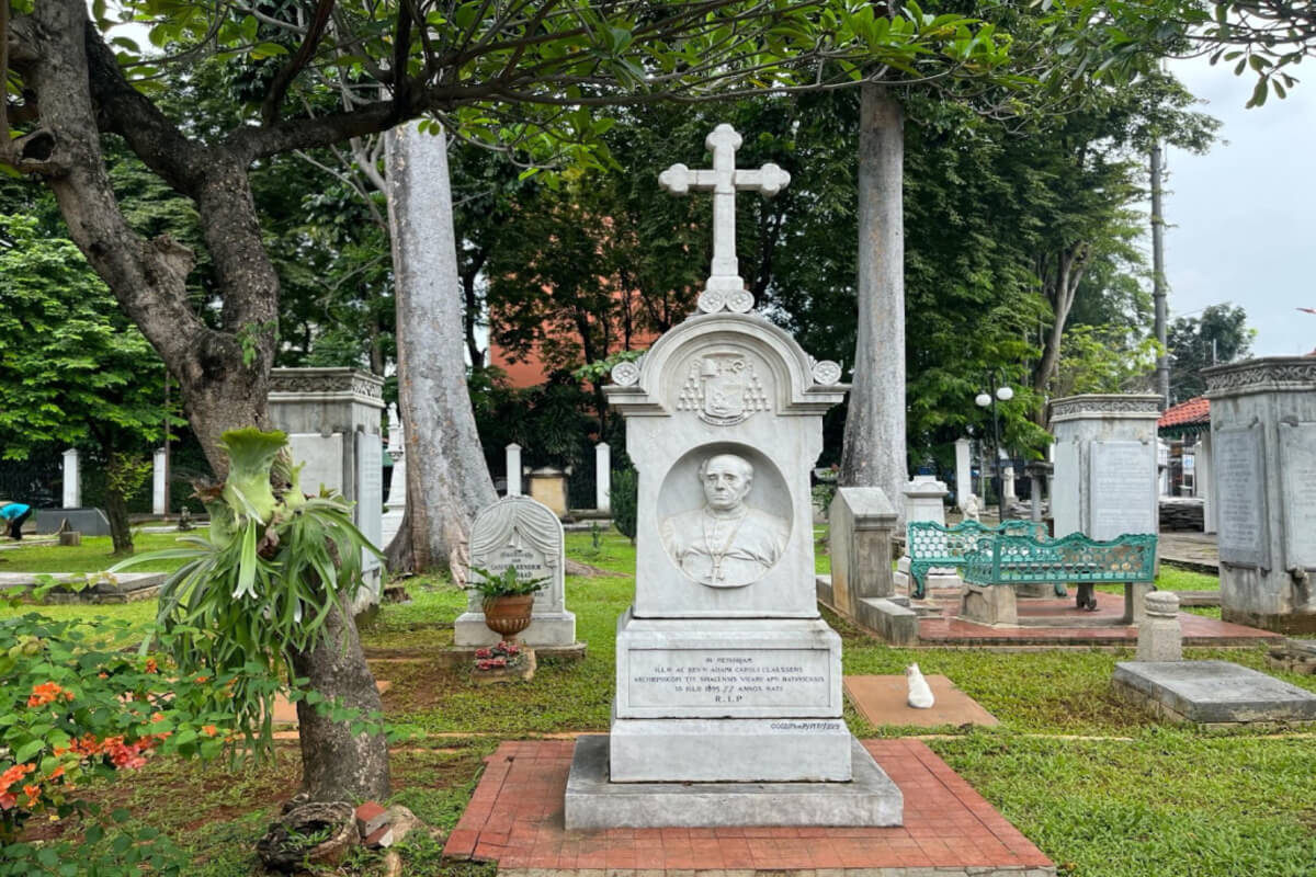 Makam Adam Caroli Claessens