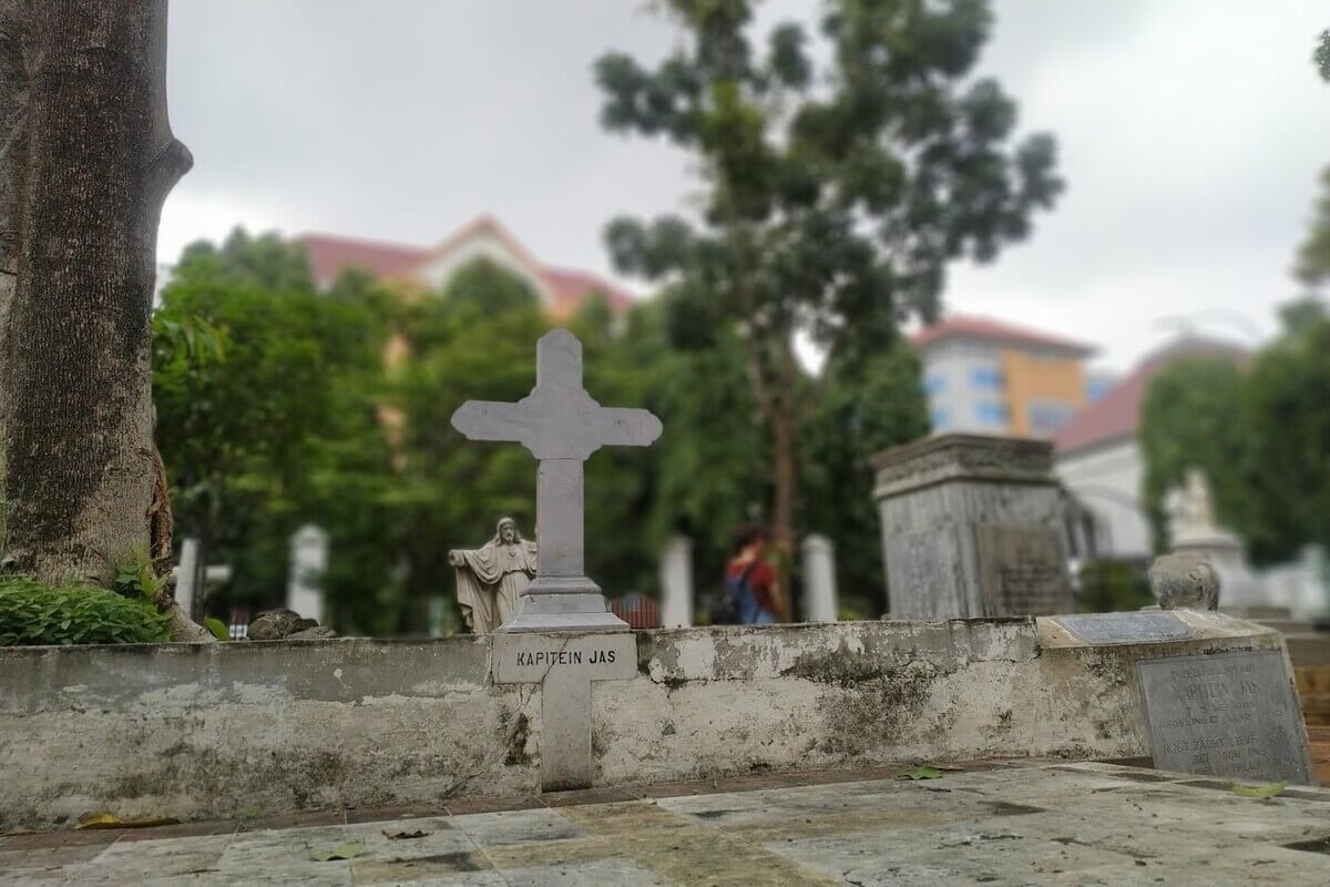 Makam Kapten Jas