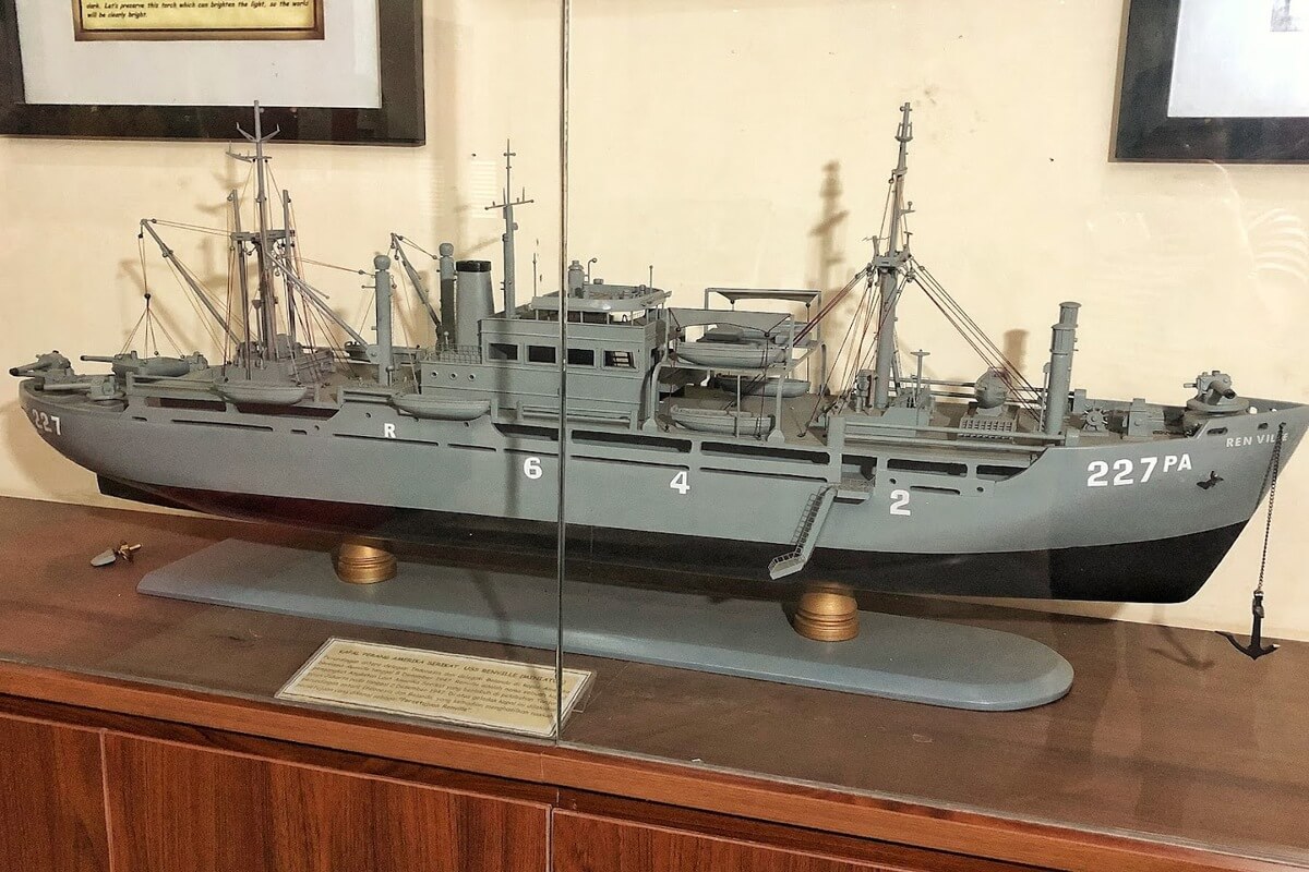 Miniatur Kapal Perang Amerika Serikat