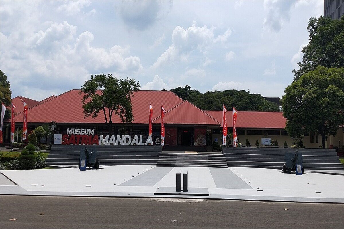 Gedung Museum Satria Mandala