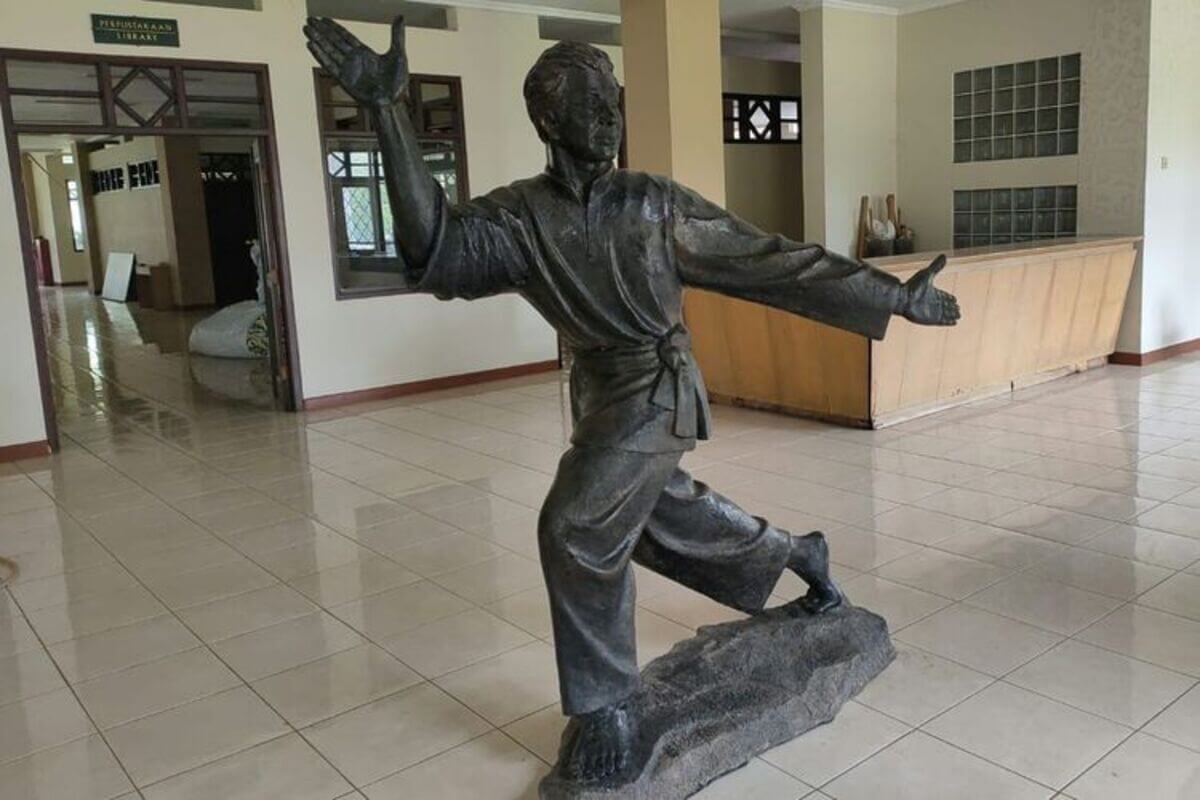 Patung Pencak Silat