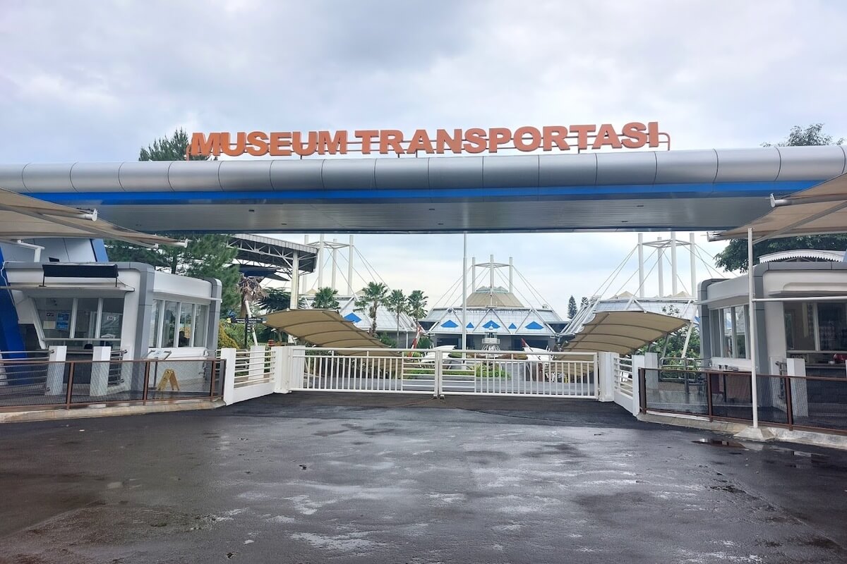 Gedung Museum Transportasi