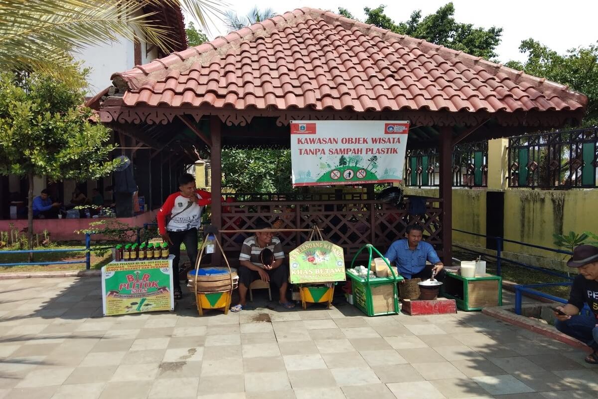 Pedagang Makanan Dan Minuman Khas Betawi