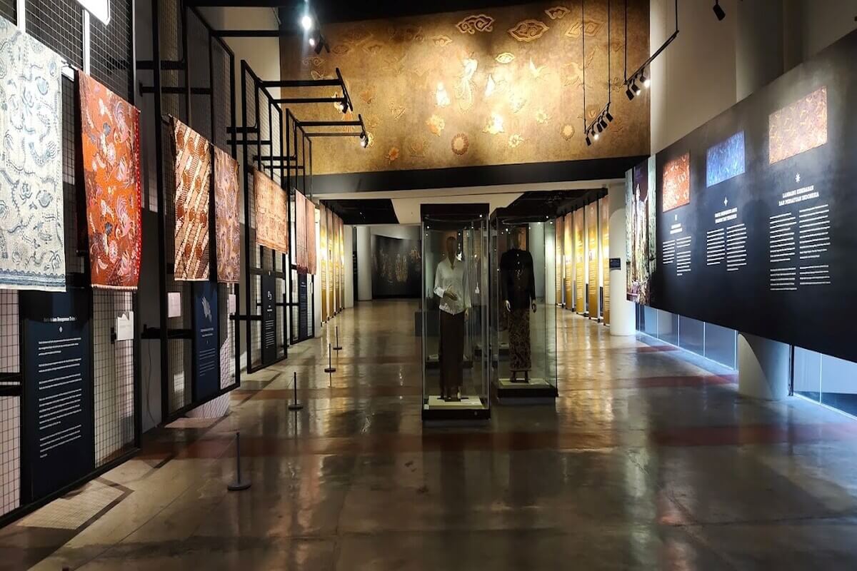 Ruangan Pameran Koleksi Batik